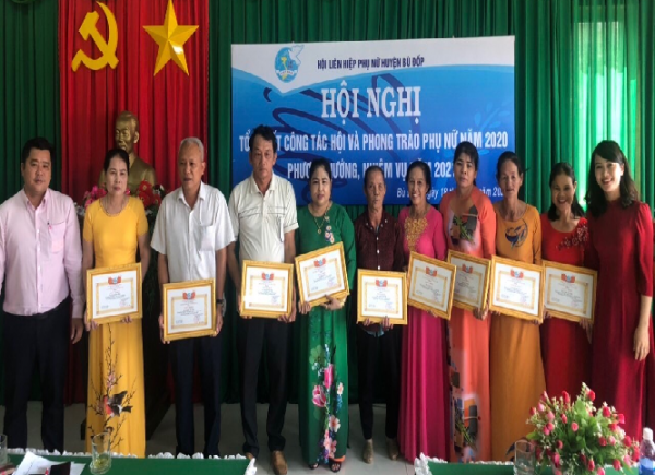 Khen thưởng đối với các Tổ tiết kiệm vay vốn trong việc phát động phong trào thị đua hoàn thành tốt nhiệm vụ do Hội  phụ nữ quản lý.