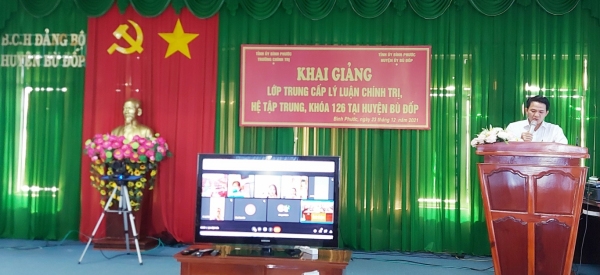 BÙ ĐỐP 50 HỌC VIÊN THAM GIA LỚP TRUNG CẤP LÝ LUẬN CHÍNH TRỊ KHÓA 126