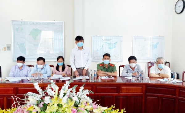 Họp ban chỉ huy phòng, chống dịch Covid-19