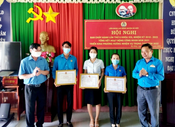 Năm 2021 các cấp công đoàn huyện Bù Đốp tích cực trong công tác phòng chống dịch Covid-19