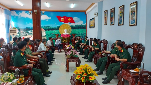 Lãnh đạo huyện Bù Đốp tiếp đoàn công tác Quân khu 7