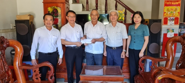 Bù Đốp thăm tặng quà thương binh tiêu biểu dịp 27-7