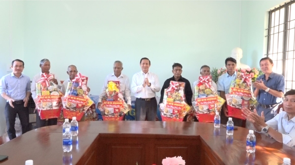 Bù Đốp thăm tặng quà các điểm nhóm tin lành