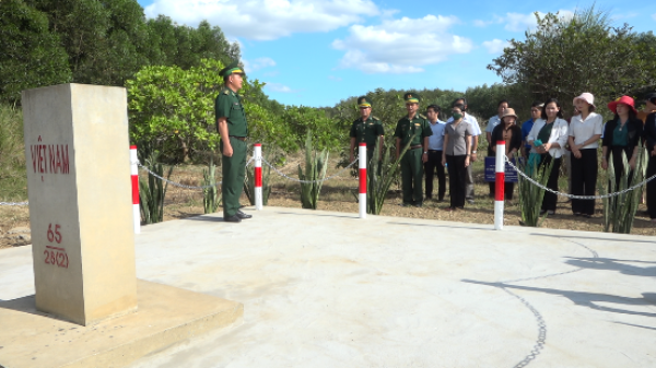 Bù Đốp, phụ nữ huyện bàn giao công trình sân chào cột mốc biên giới