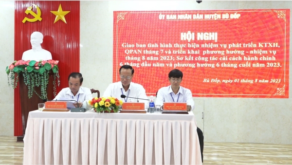 UBND HUYỆN BÙ ĐỐP TỔ CHỨC PHIÊN HỌP THƯỜNG KỲ THÁNG 7 NĂM 2023 VÀ SƠ KẾT CÔNG TÁC CẢI CÁCH HÀNH CHÍNH 6 THÁNG ĐẦU NĂM 2023