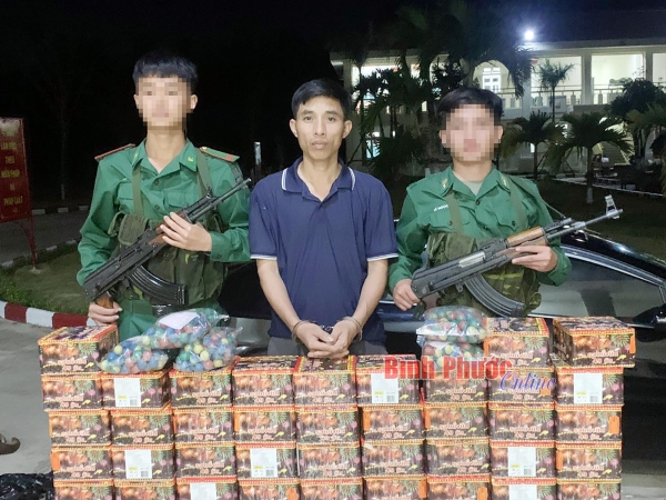 Bắt quả tang đối tượng vận chuyển hơn 130kg pháo