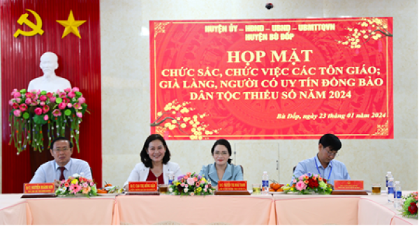 Bù Đốp họp mặt chức sắc, chức việc, già làng, người có uy tín năm 2024