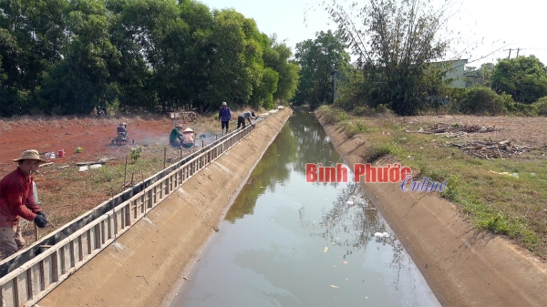Bù Đốp nghiệm thu bàn giao công trình kênh thủy lợi Sóc Nê