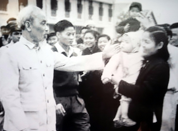 Sinh hoạt Công đoàn tháng 5: Yêu Bác, lòng ta trong sáng hơn!