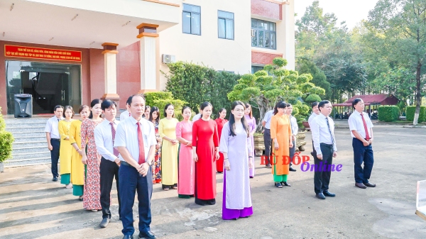 Bù Đốp: Sinh hoạt dưới cờ học tập và làm theo tư tưởng, đạo đức, phong cách Hồ Chí Minh “Xuân về nhớ chuyện Bác Hồ thăm người nghèo đêm giao thừa”