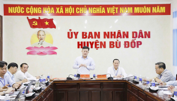 Bí thư Huyện ủy làm việc với UBND huyện