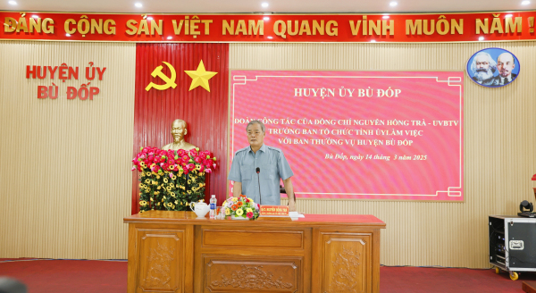 Trưởng Ban Tổ chức Tỉnh ủy Nguyễn Hồng Trà làm việc với Ban thường vụ Huyện ủy Bù Đốp