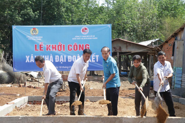 Liên Đoàn lao động Bù Đốp khởi công  xây dựng 3 căn nhà “ Đại Đoàn Kết”