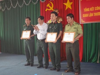 Tổng kết công tác QL-BVR- chống buôn lậu và gian lận thương mại năm 2013