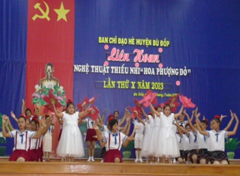 Cuộc thi Tiếng hát Hoa Phượng Đỏ năm 2013