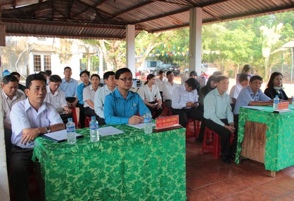 Các đại biểu dự lễ công bố thành lập chi bộ