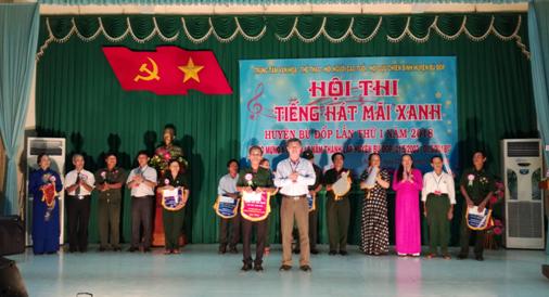 trao giai tieng hat xanh