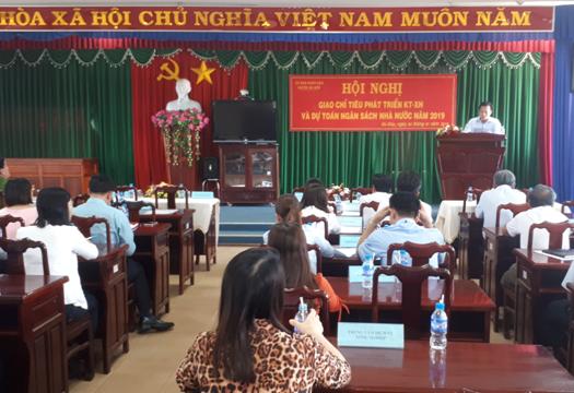 GIAO CHỈ TIÊU KINH TẾ-XÃ HỘI VÀ DỰ TOÁN NGÂN SÁCH NHÀ NƯỚC NĂM 2019