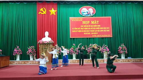 HỌP MẶT CÁC THỂ HỆ NỮ CỰU CHIẾN BINH