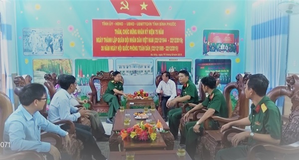 ĐOÀN LÃNH ĐẠO TỈNH THĂM VÀ TẶNG QUÀ BAN CHỈ HUY QUÂN SỰ HUYỆN BÙ ĐỐP