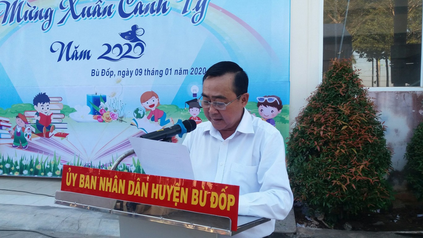 Ông Diệp Hoàng Thu – Phó chủ tịch UBND huyện phát biểu tại ngày Hội đọc sách 2020