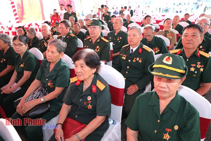 Các Mẹ Việt Nam Anh hùng, Anh hùng Lực lượng vũ trang, các tướng lĩnh, sĩ quan, cựu chiến binh từng chiến đấu giải phóng Bình Phước và đông đảo nhân dân tỉnh Bình Phước